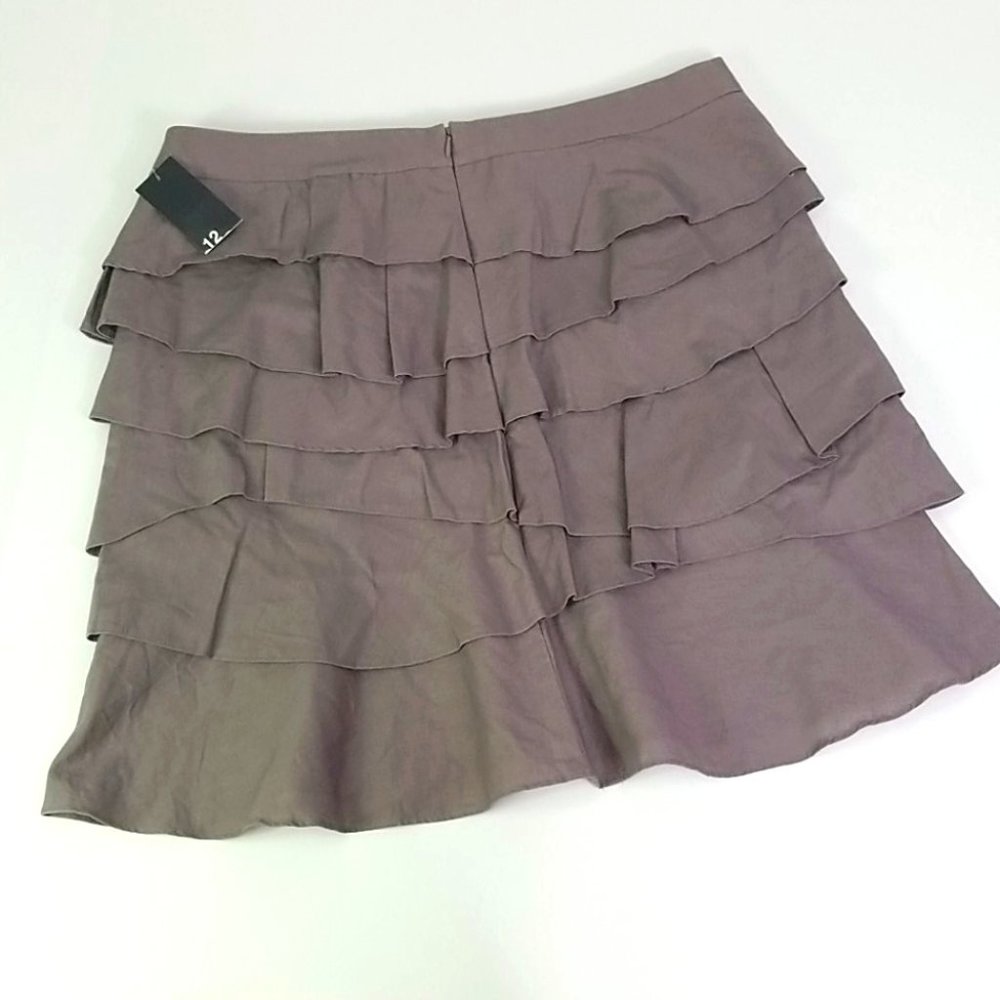 NEW High Rise Ruffle Skirt - Picture 3 of 5